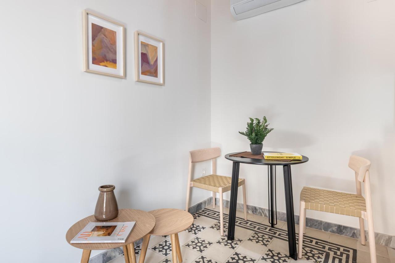 Apartamentos Libere Malaga La Merced Bagian luar foto