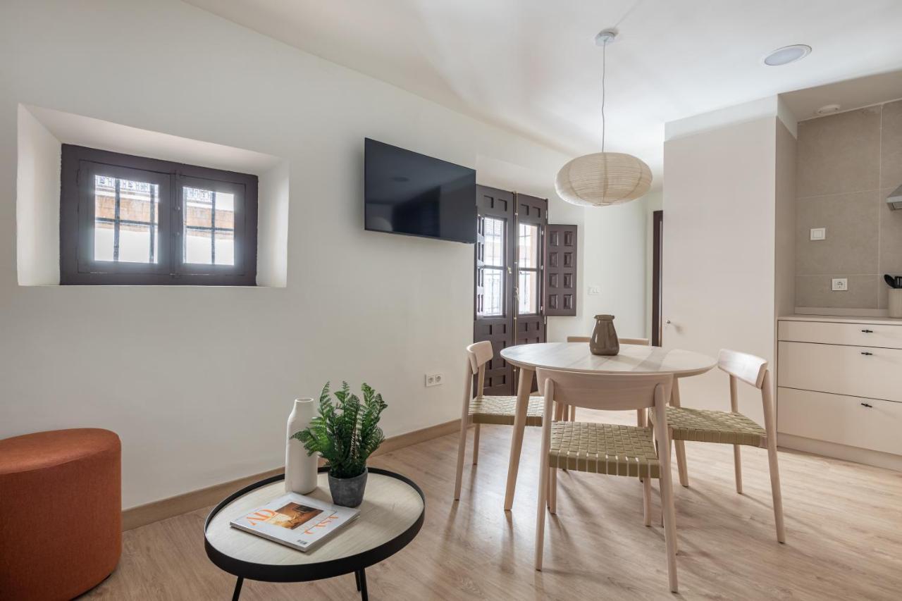 Apartamentos Libere Malaga La Merced Bagian luar foto